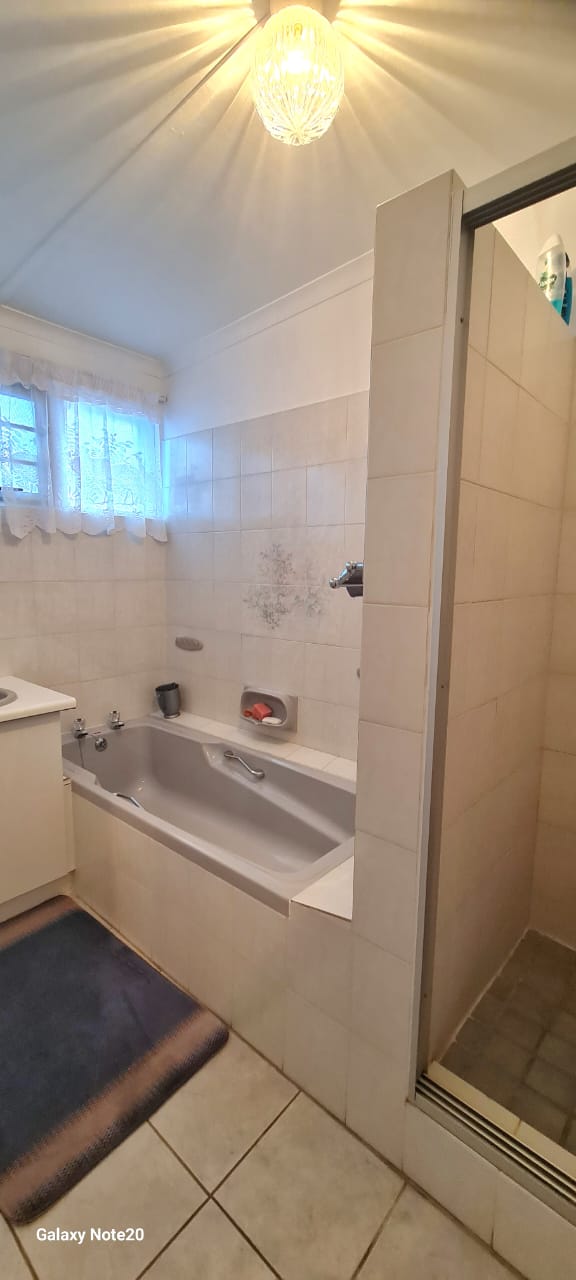 4 Bedroom Property for Sale in Wavecrest Eastern Cape